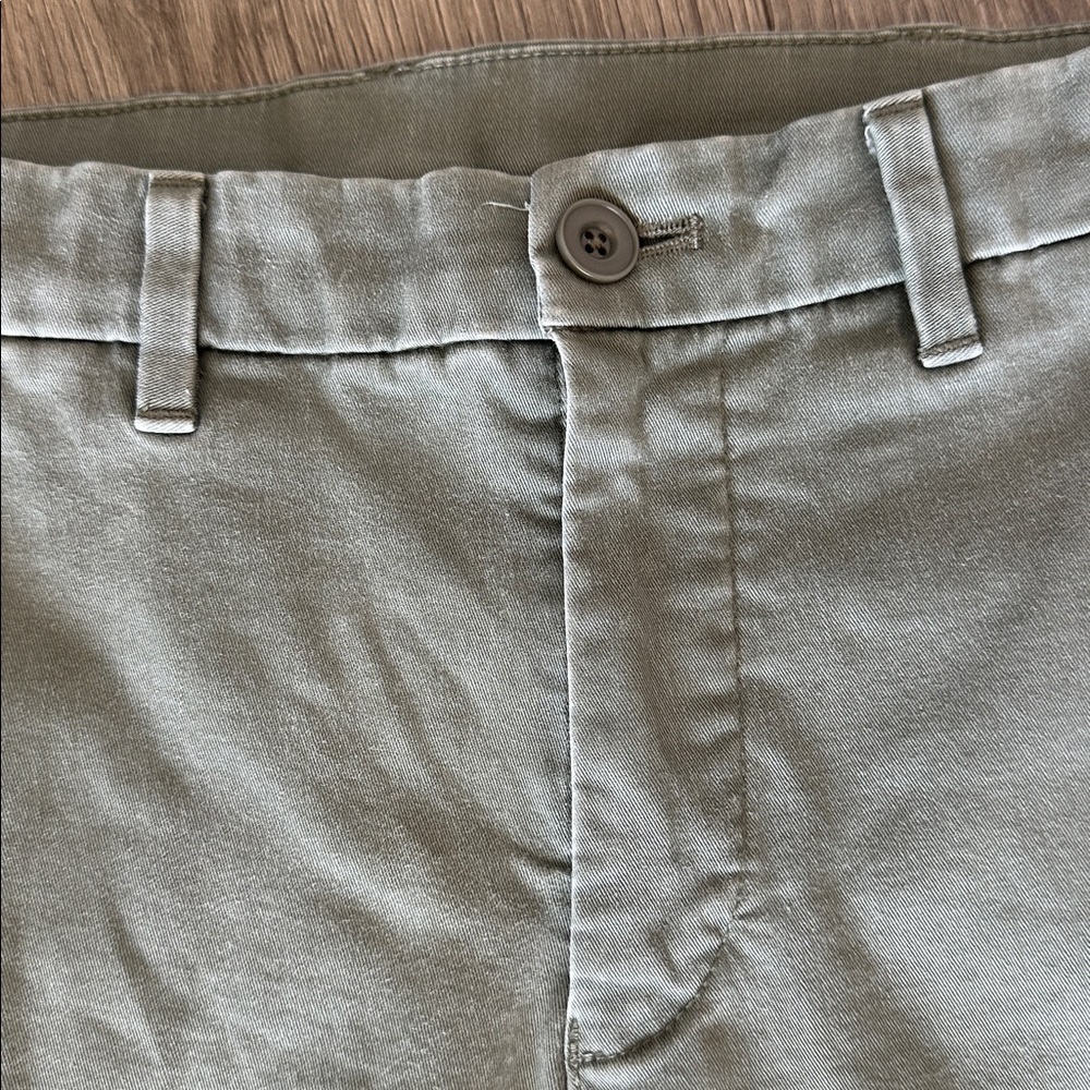 Uniqlo Olive chinos - Picture 2 of 5